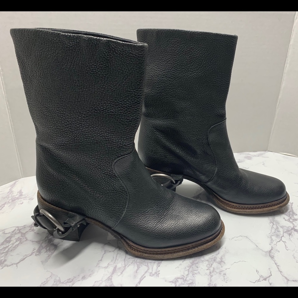 Vera Wang Black Leather Cowboy Style Boots
